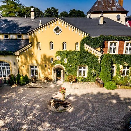 Dwor Boratyn Bed & Breakfast Bagian luar foto