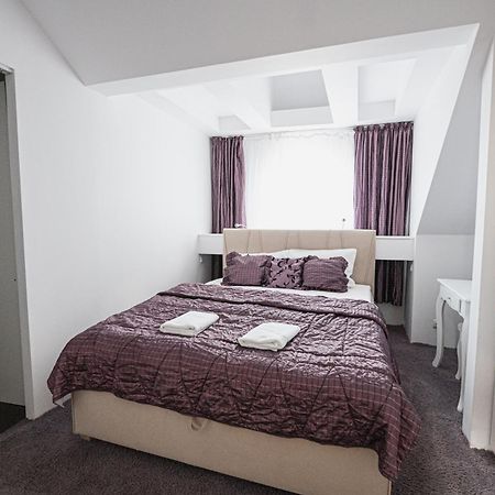 Dwor Boratyn Bed & Breakfast Bagian luar foto