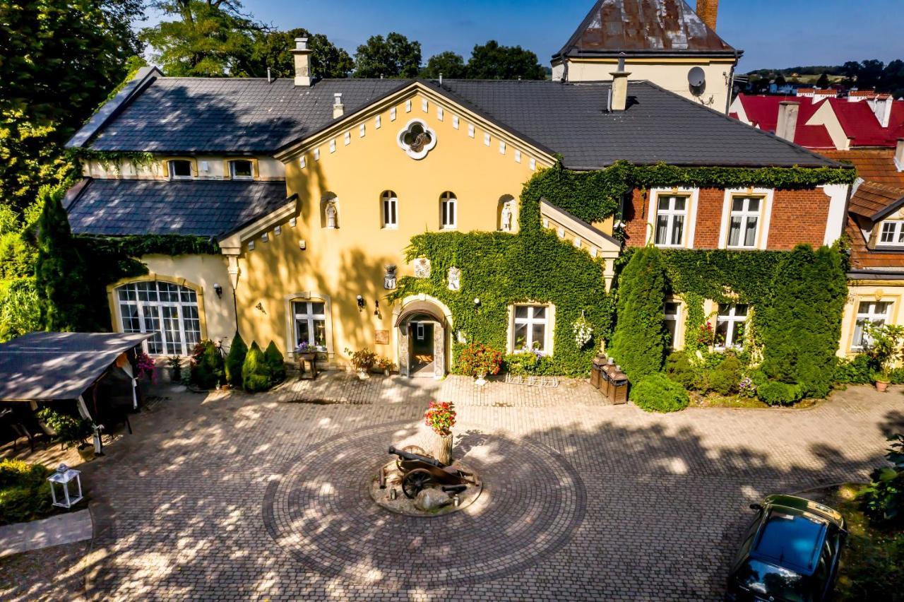 Dwor Boratyn Bed & Breakfast Bagian luar foto