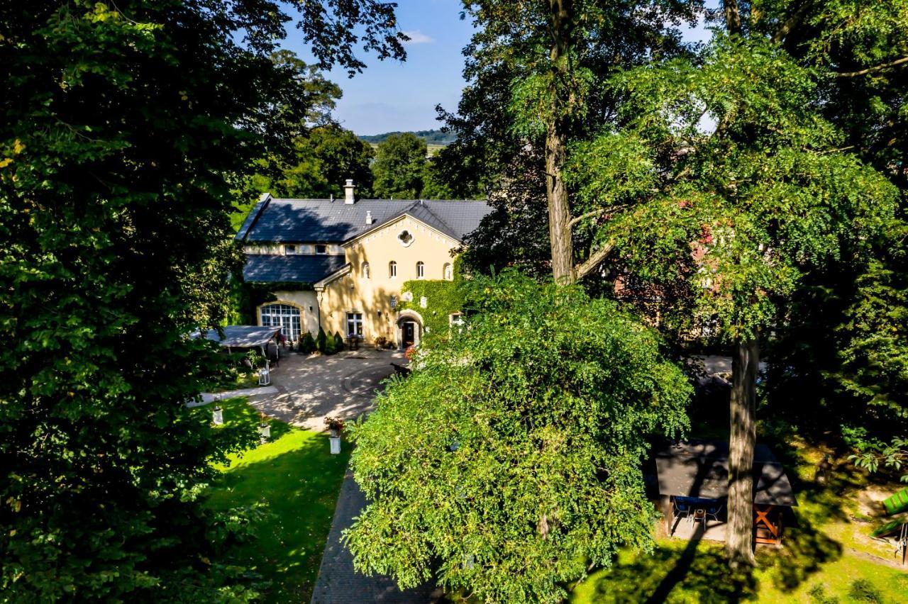 Dwor Boratyn Bed & Breakfast Bagian luar foto
