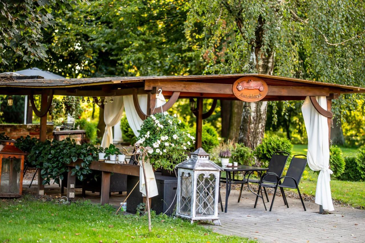Dwor Boratyn Bed & Breakfast Bagian luar foto