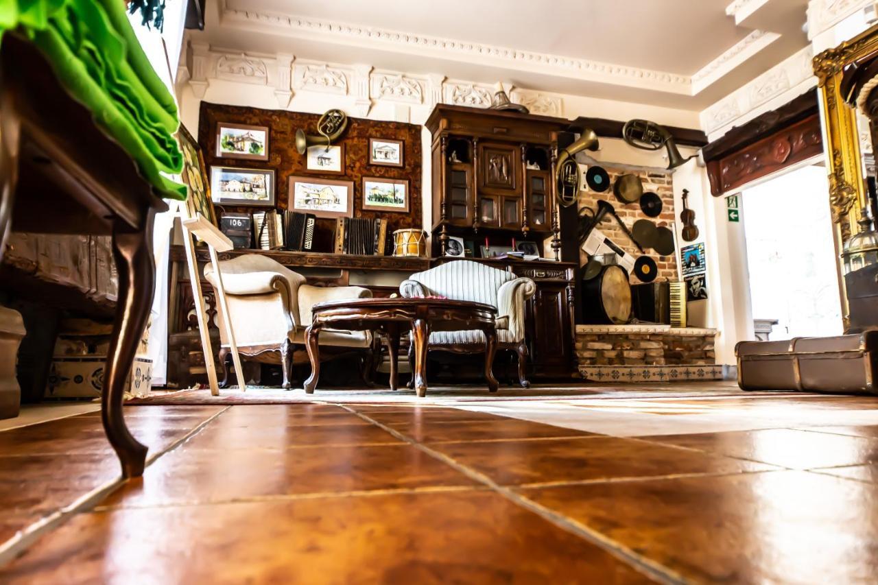 Dwor Boratyn Bed & Breakfast Bagian luar foto