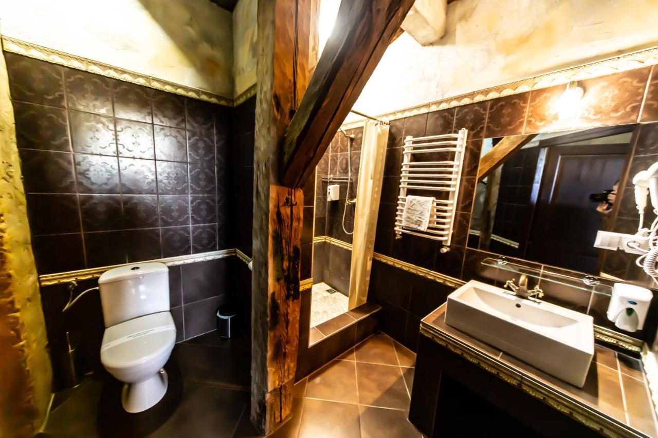 Dwor Boratyn Bed & Breakfast Bagian luar foto