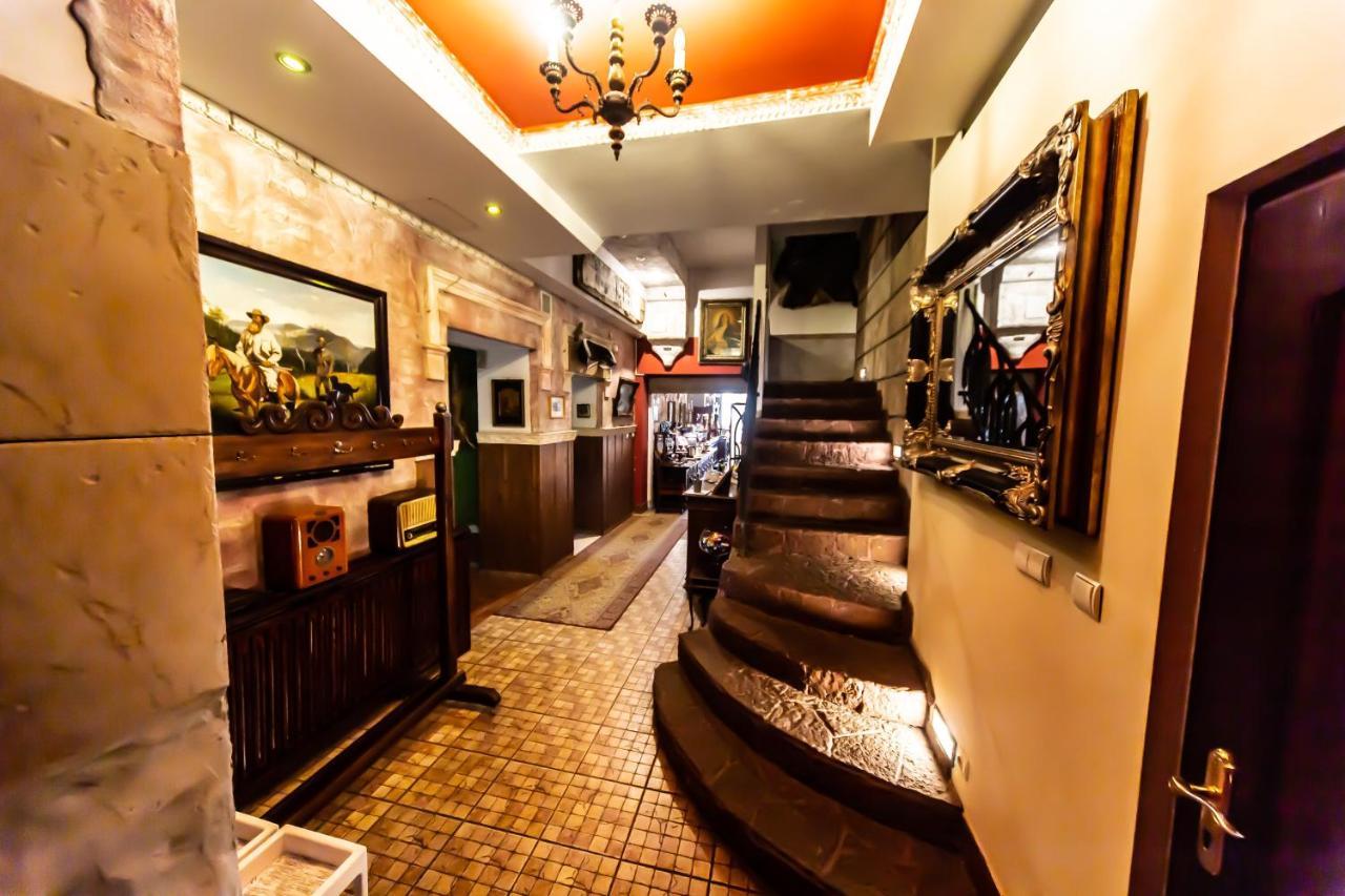 Dwor Boratyn Bed & Breakfast Bagian luar foto
