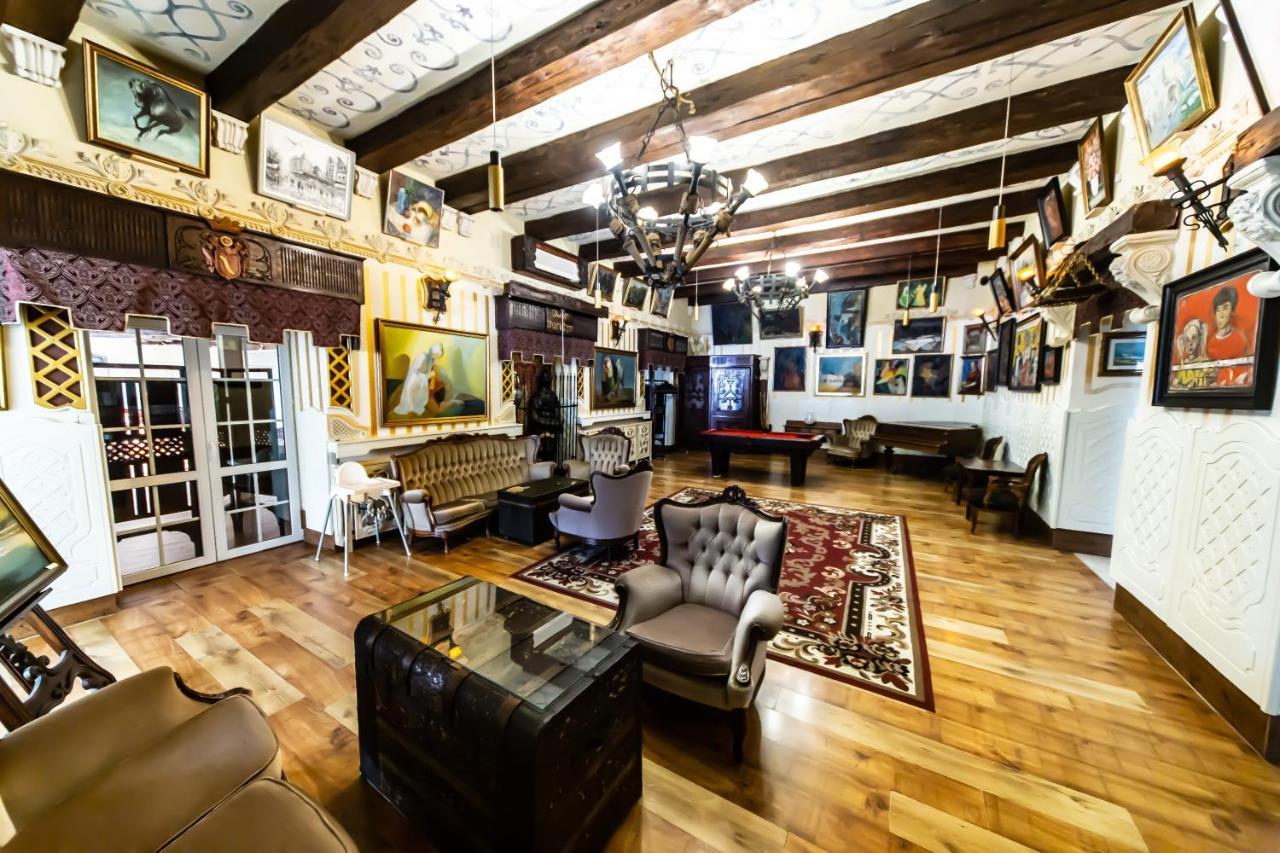 Dwor Boratyn Bed & Breakfast Bagian luar foto