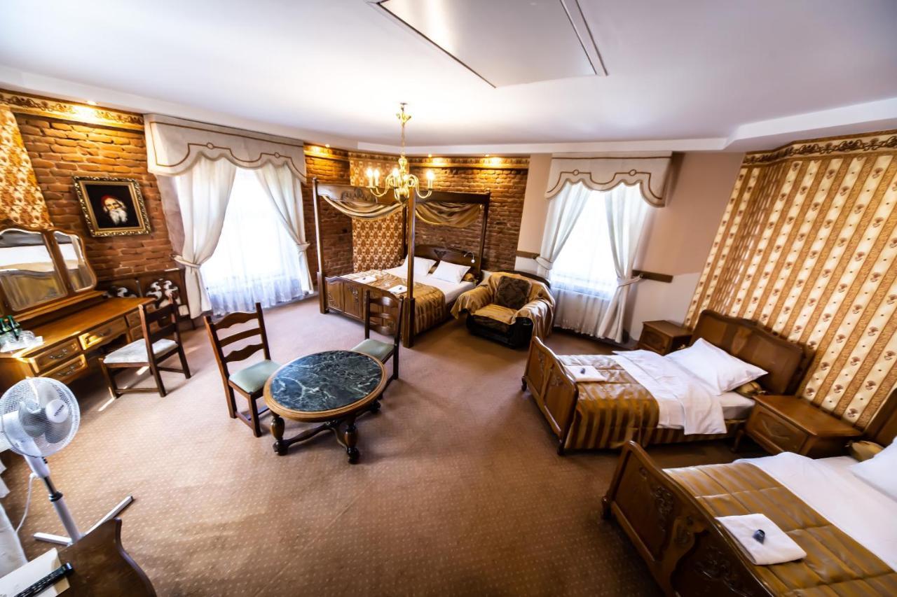 Dwor Boratyn Bed & Breakfast Bagian luar foto