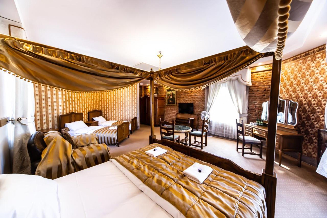 Dwor Boratyn Bed & Breakfast Bagian luar foto