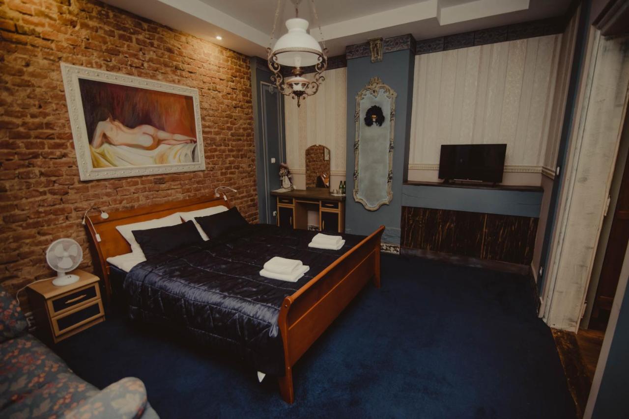Dwor Boratyn Bed & Breakfast Bagian luar foto