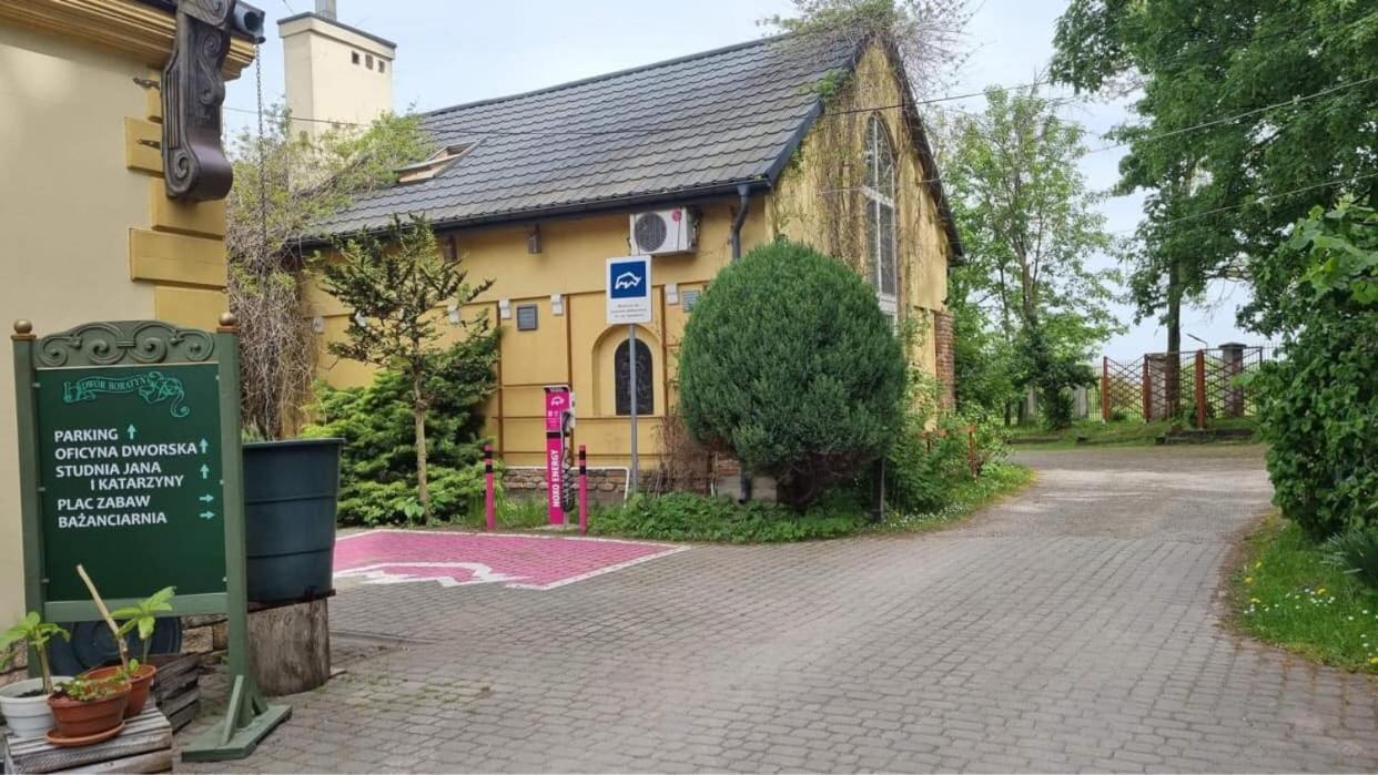 Dwor Boratyn Bed & Breakfast Bagian luar foto