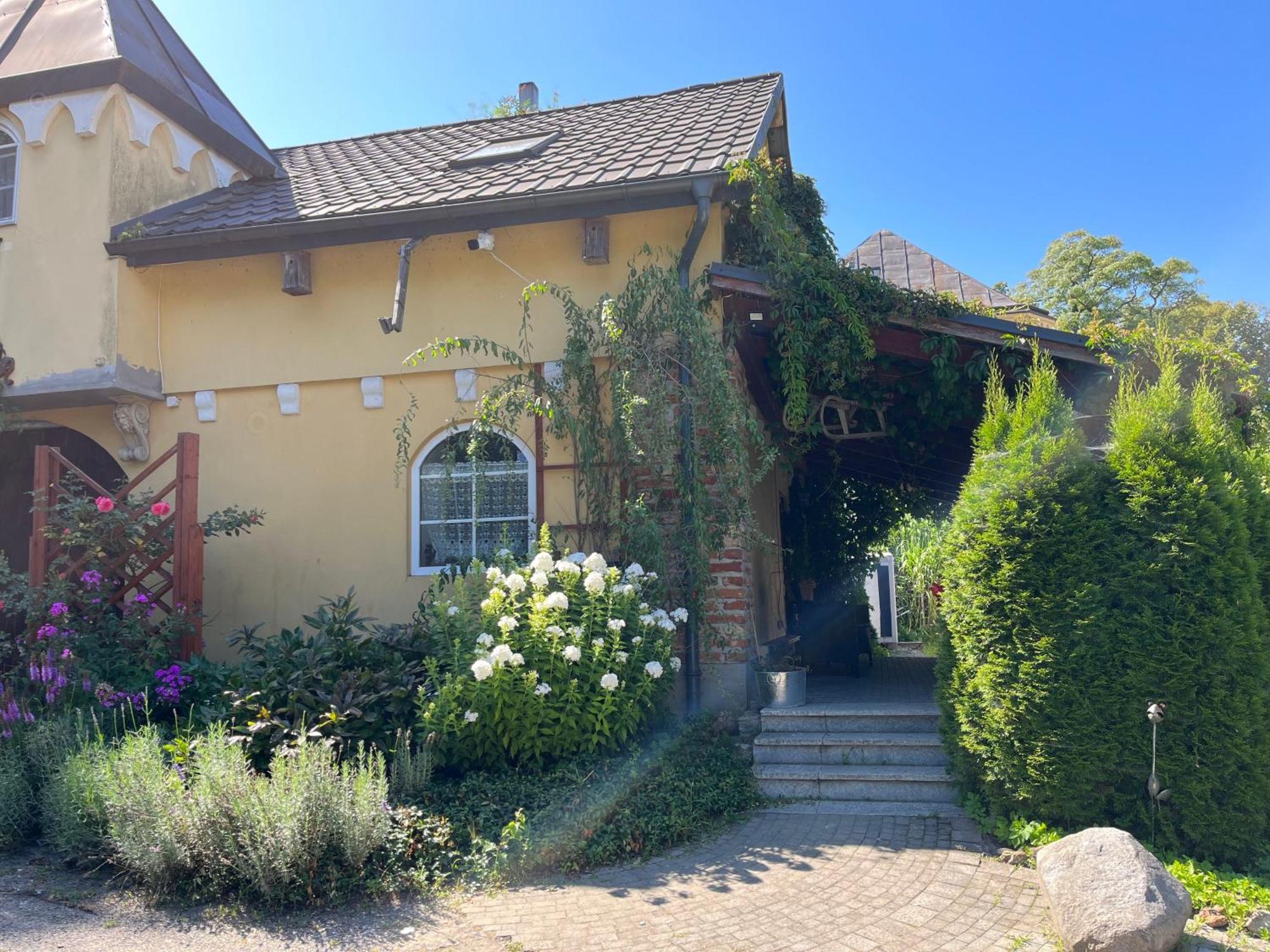 Dwor Boratyn Bed & Breakfast Bagian luar foto