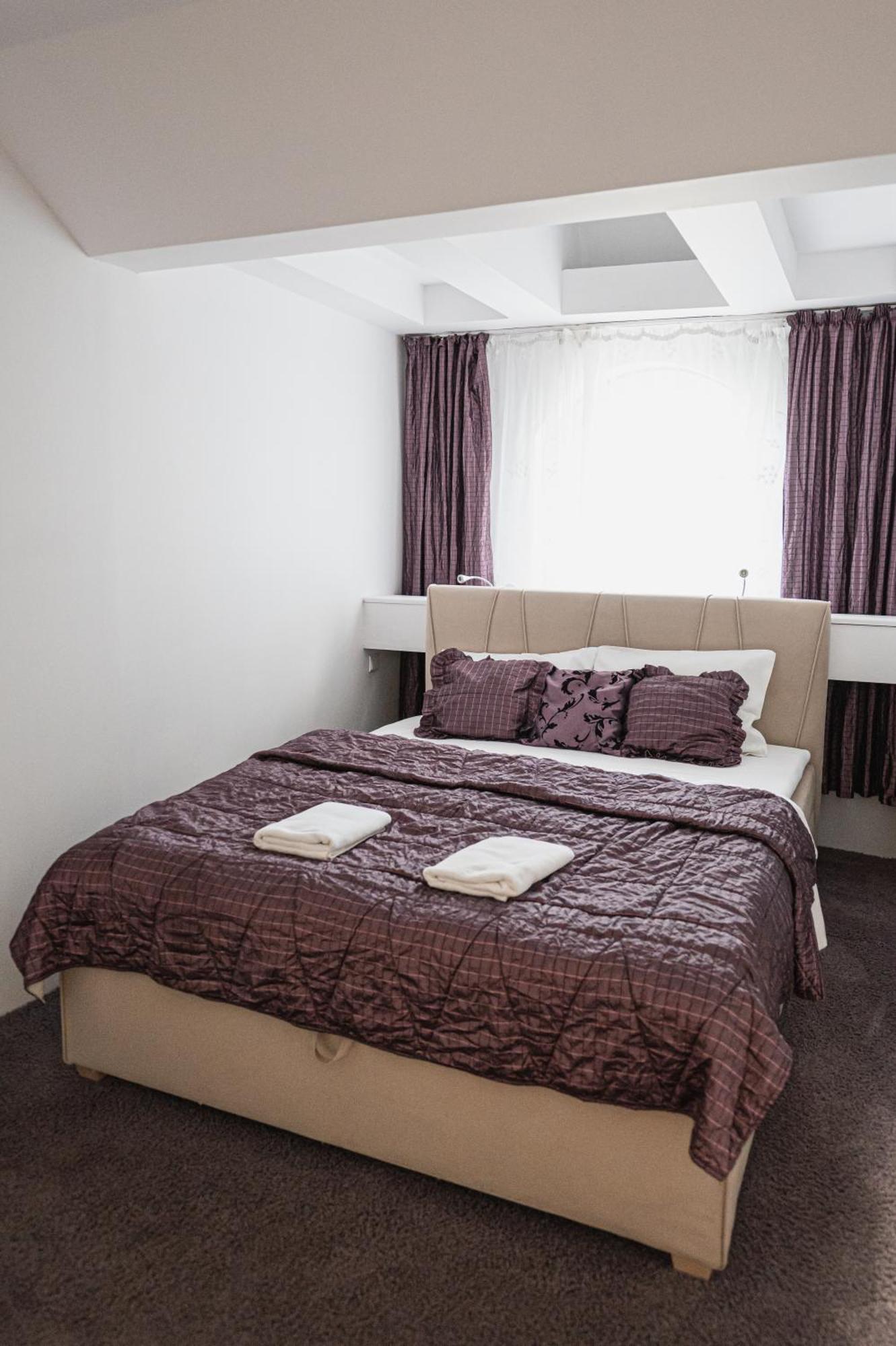 Dwor Boratyn Bed & Breakfast Bagian luar foto
