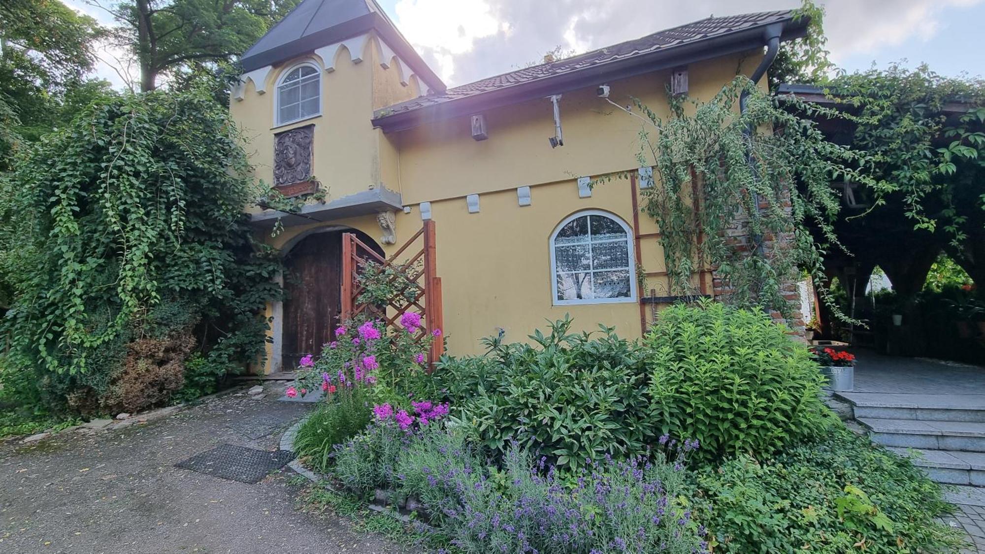 Dwor Boratyn Bed & Breakfast Bagian luar foto