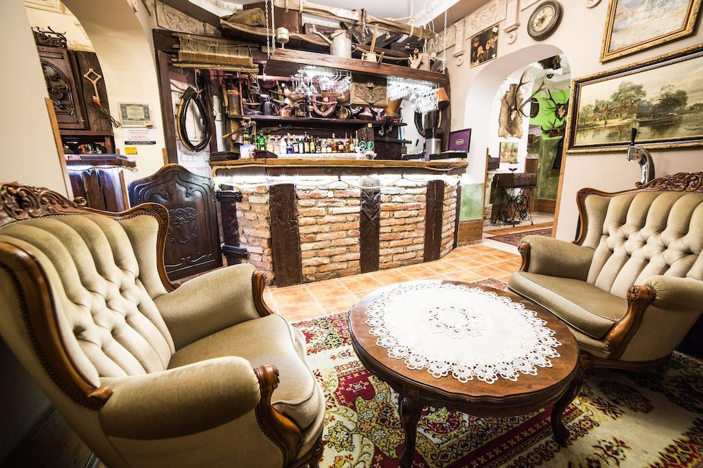 Dwor Boratyn Bed & Breakfast Bagian luar foto