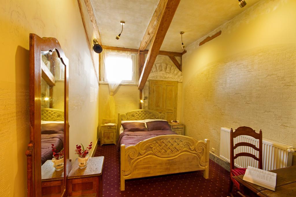 Dwor Boratyn Bed & Breakfast Bagian luar foto