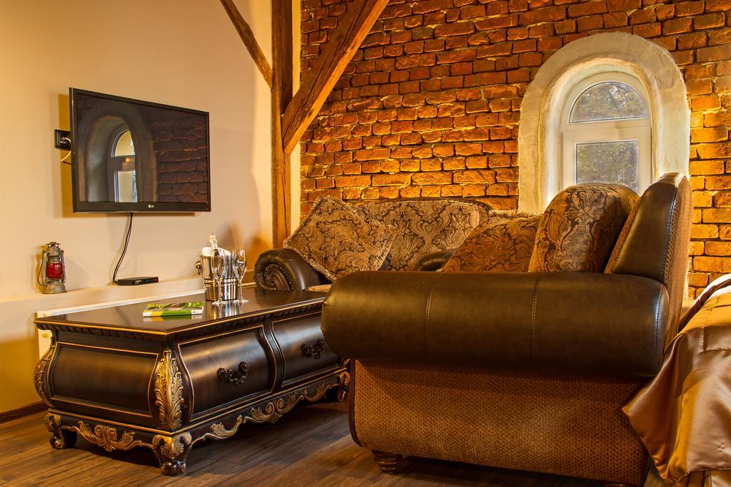Dwor Boratyn Bed & Breakfast Bagian luar foto