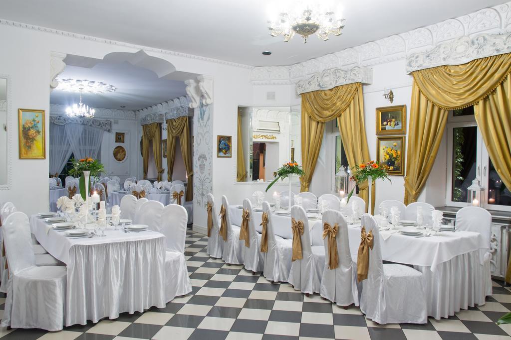 Dwor Boratyn Bed & Breakfast Bagian luar foto
