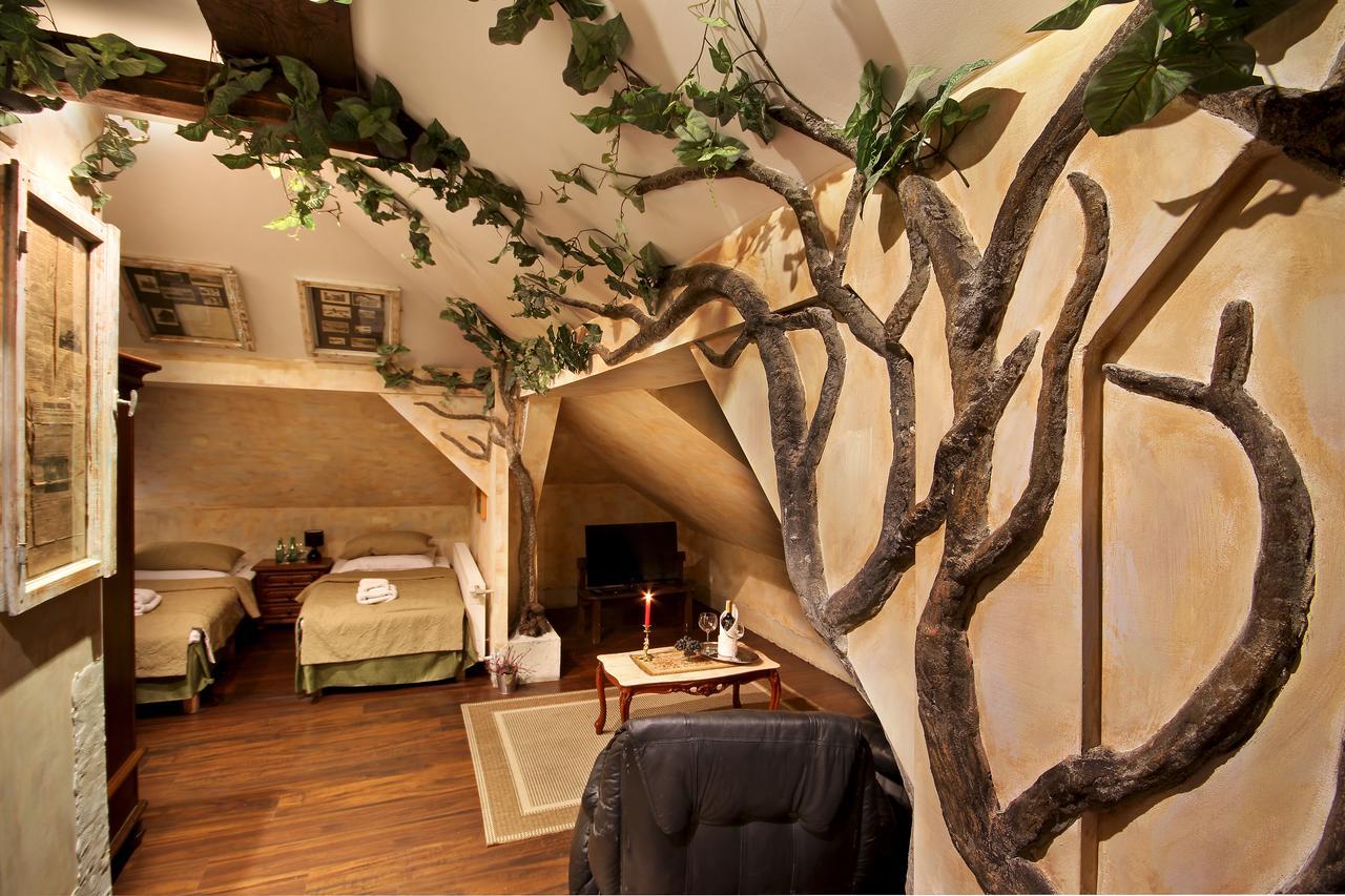 Dwor Boratyn Bed & Breakfast Bagian luar foto