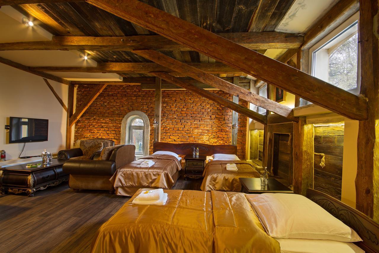 Dwor Boratyn Bed & Breakfast Bagian luar foto